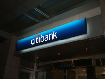 Световая вывеска citibank